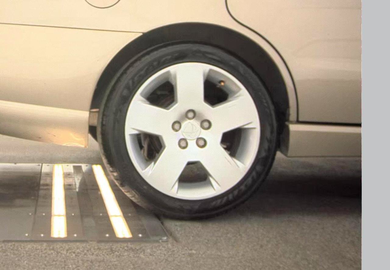 Used 2003 Saturn L-Series L200 w/ Audio Pkg I FWD image 7