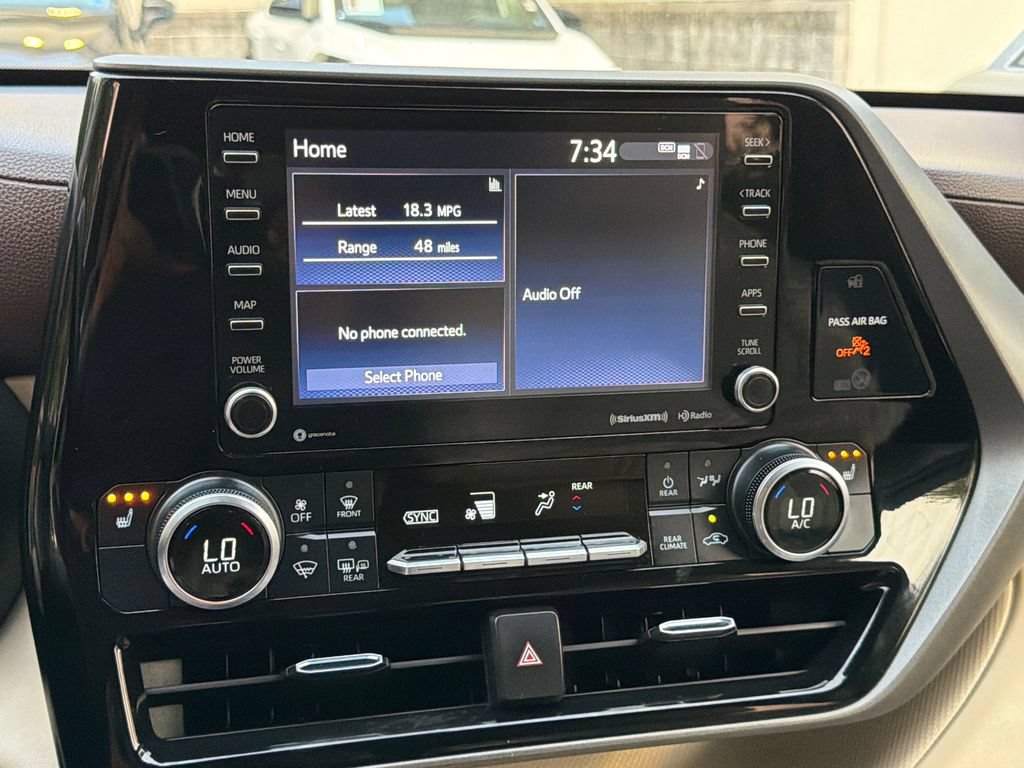 Used 2021 Toyota Highlander XLE AWD/4WD image 34