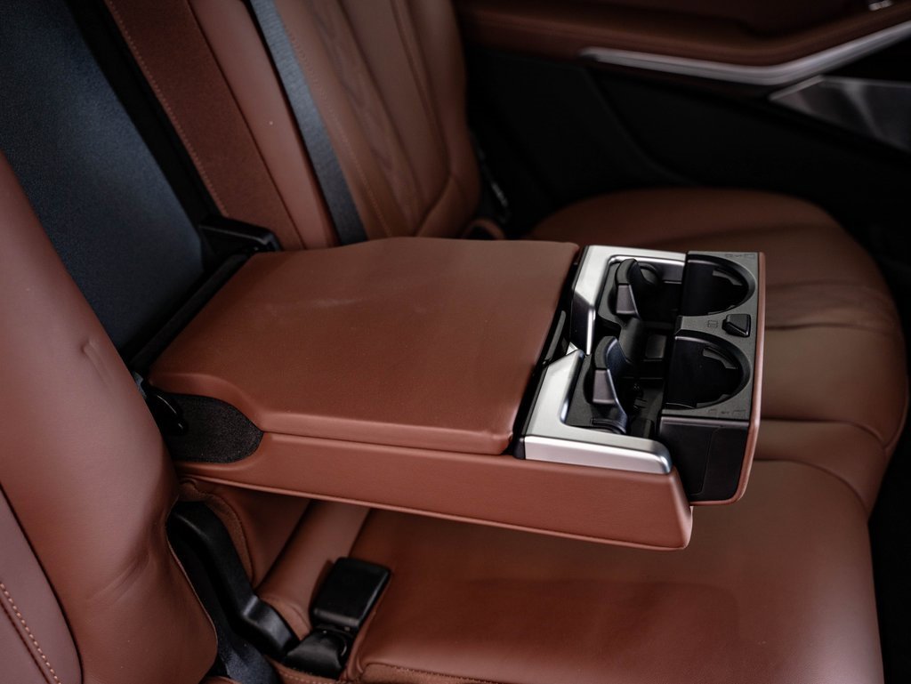Used 2024 BMW X7 M60i w/ Executive Package image 47