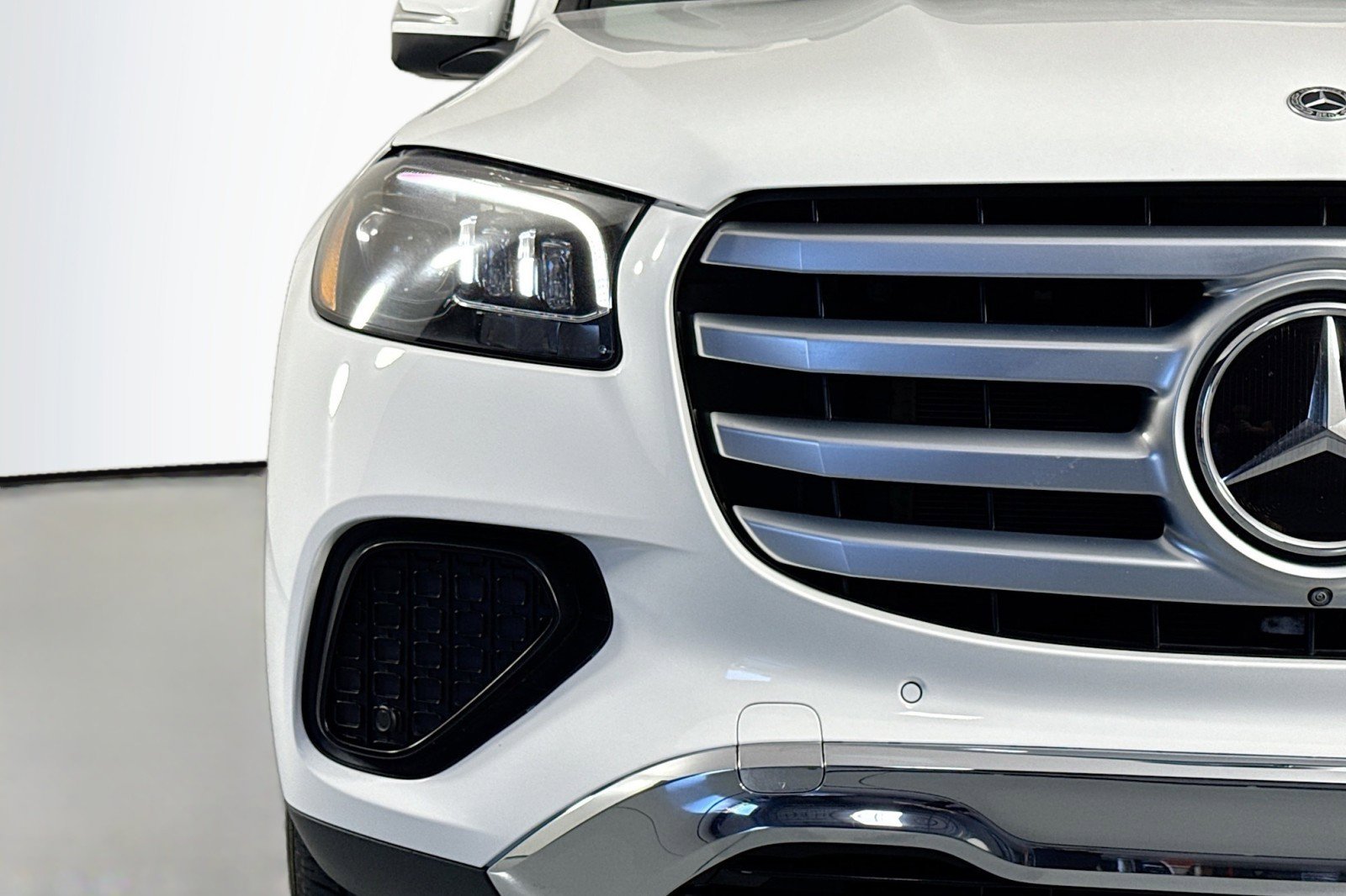 Used 2024 Mercedes-Benz GLS 450 4MATIC image 15