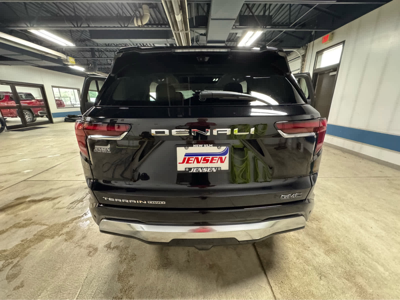New 2026 GMC Terrain Denali w/ LPO, Black Badging Package image 6