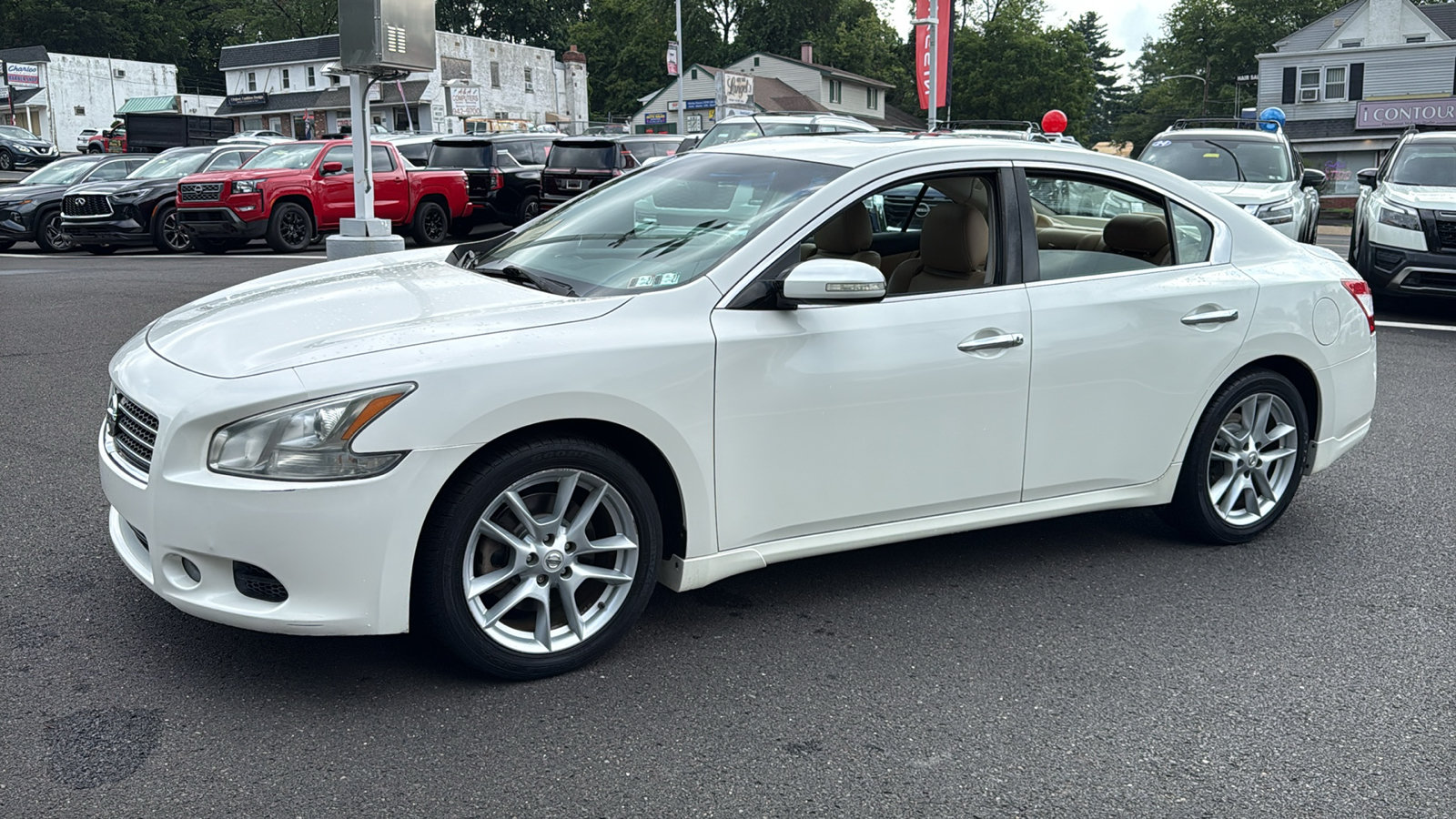 Used 2010 Nissan Maxima 3.5 SV w/ Monitor Pkg FWD image 3