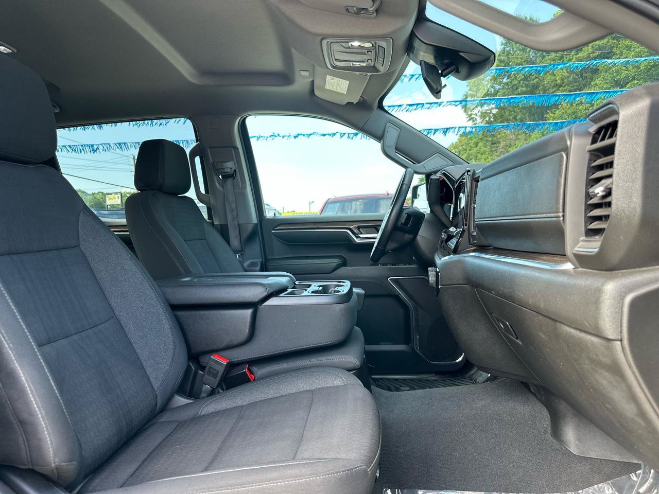 Used 2024 Chevrolet Silverado 1500 LT AWD/4WD image 18