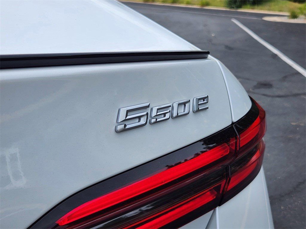 Used 2025 BMW 550e xDrive w/ Premium Package image 19