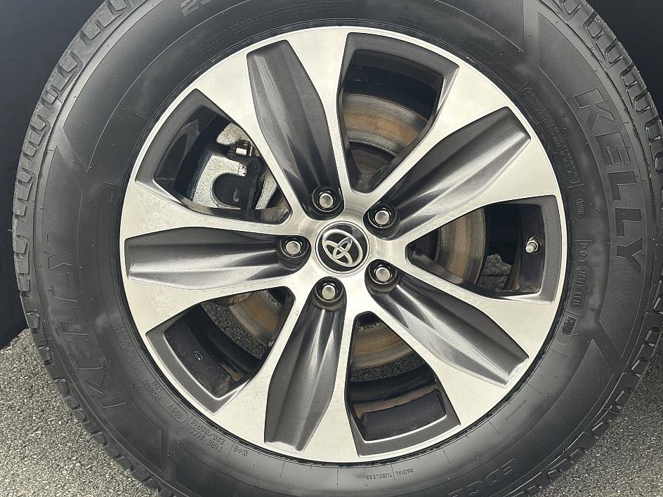 Used 2021 Toyota Highlander XLE image 8