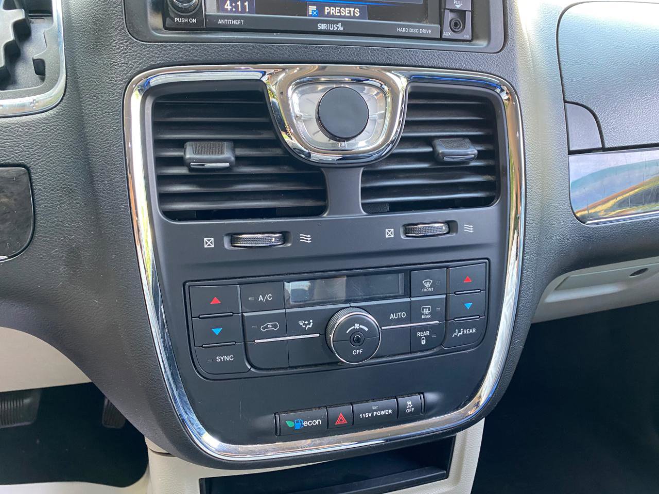 Used 2016 Chrysler Town & Country Touring FWD image 67