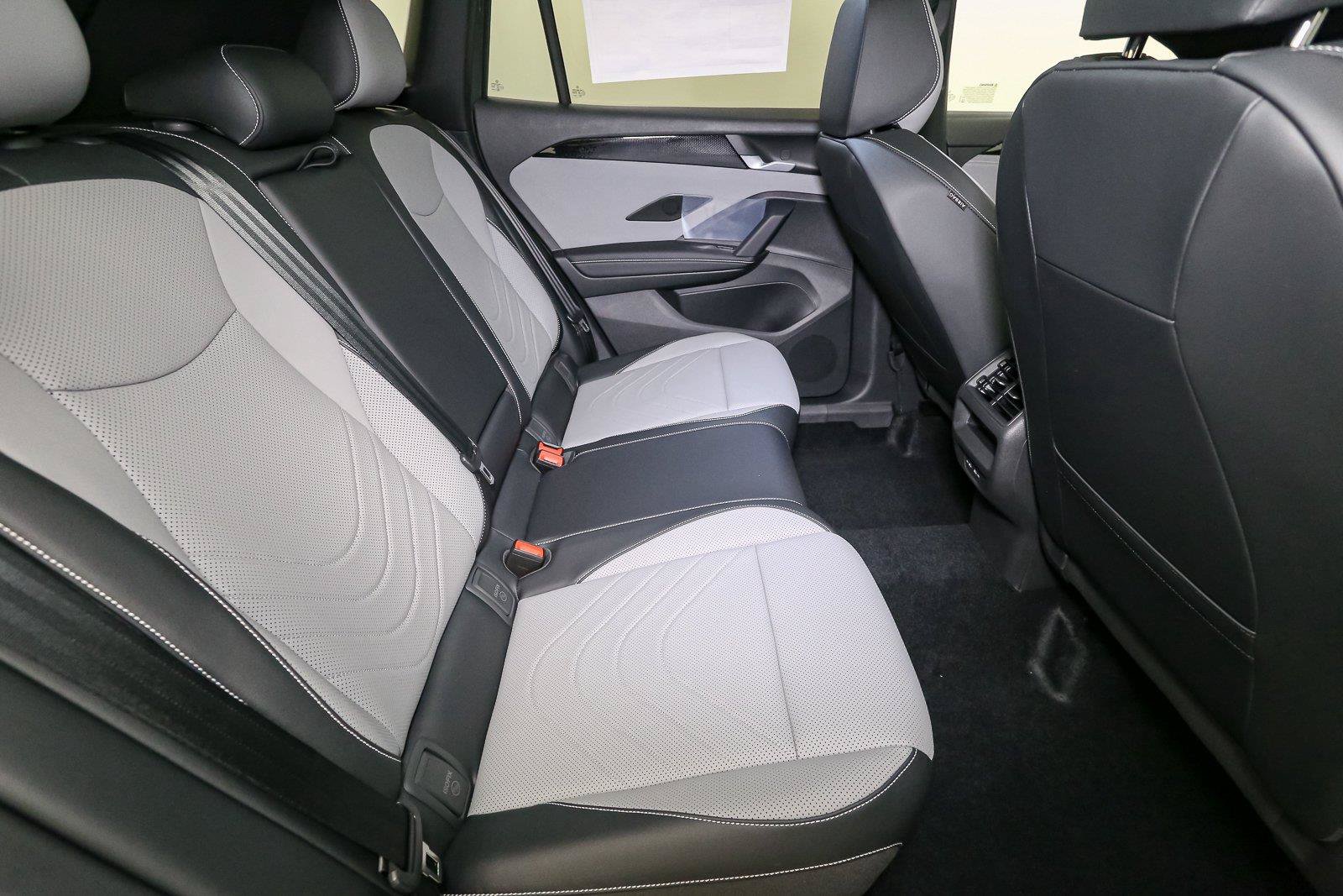 New 2026 Volkswagen Tiguan SE R-Line AWD/4WD image 18