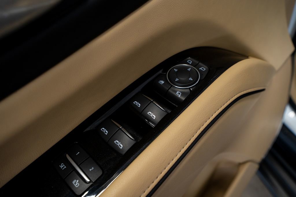 Used 2021 Cadillac Escalade Premium Luxury image 33
