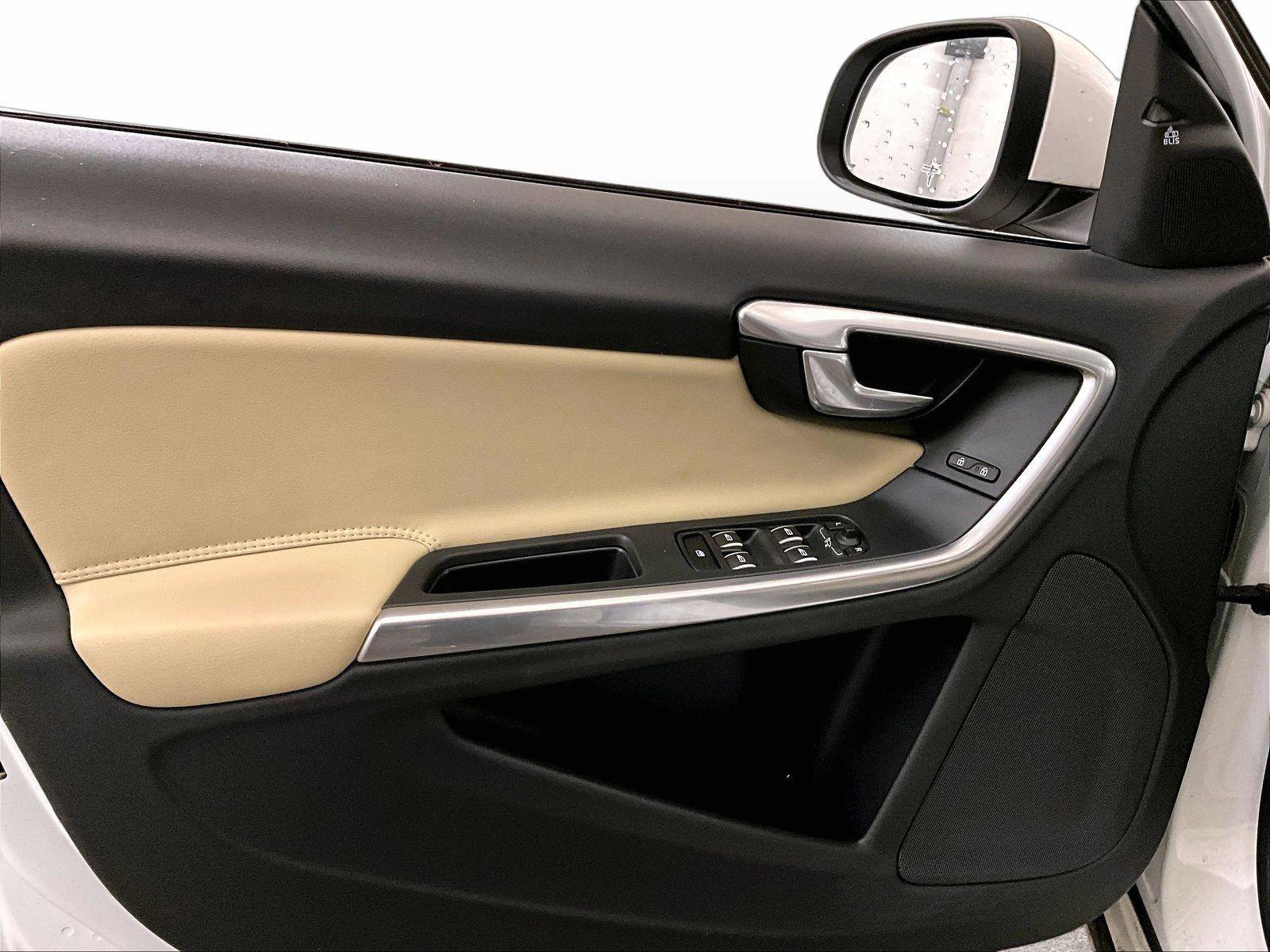 Used 2017 Volvo S60 T5 Inscription image 22