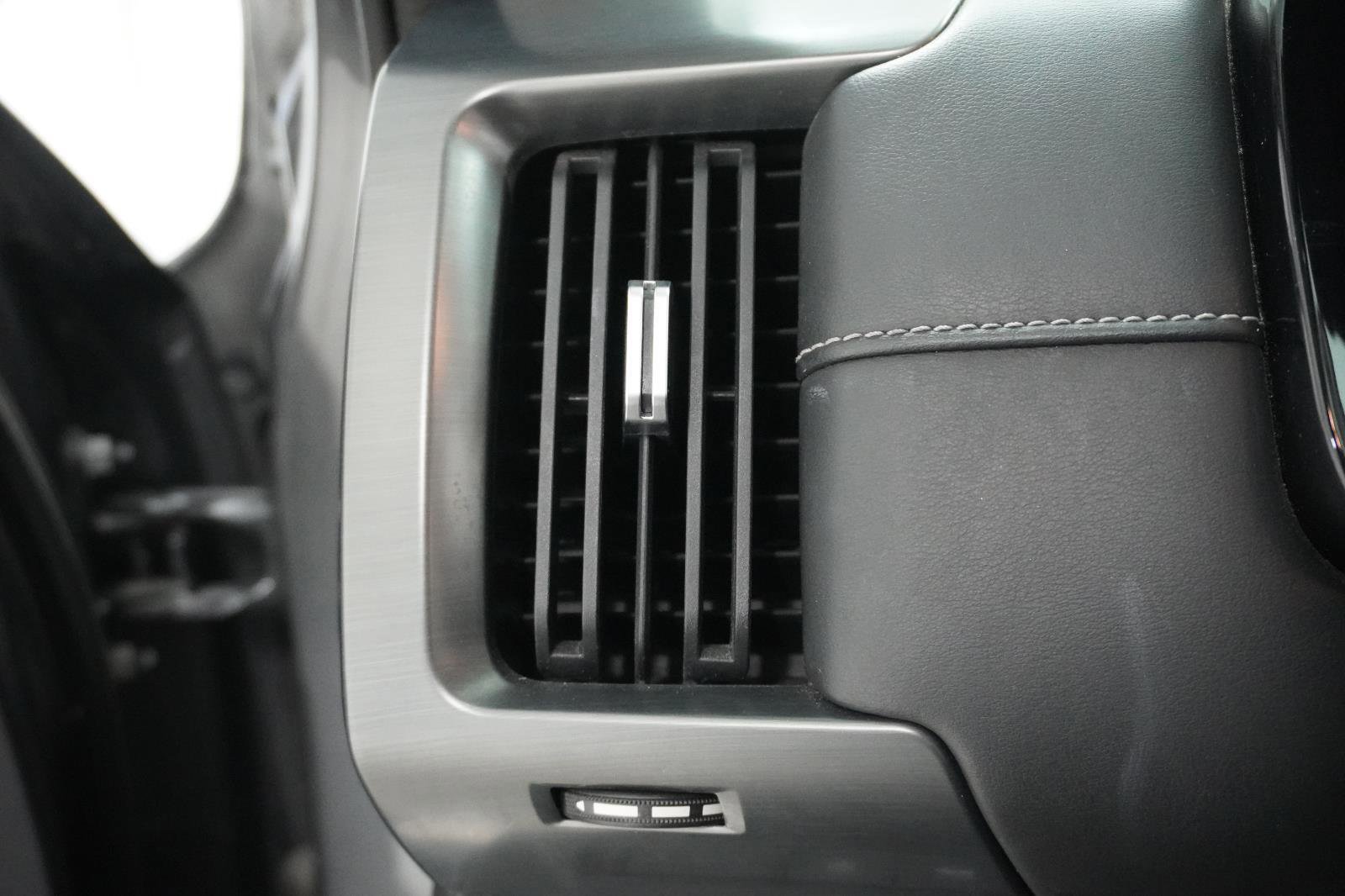 Used 2022 Nissan Pathfinder SL image 16