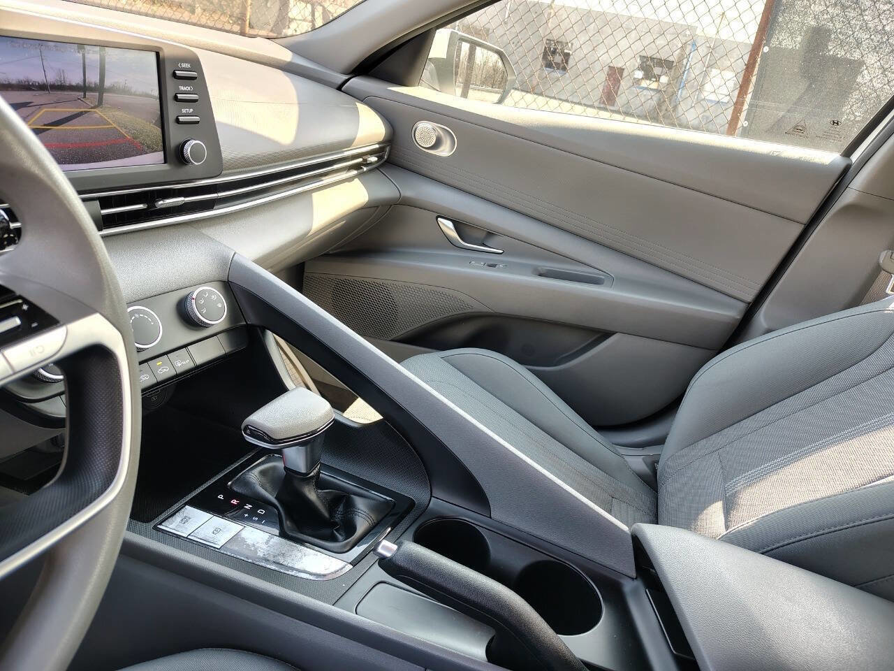 Used 2021 Hyundai Elantra SE image 20