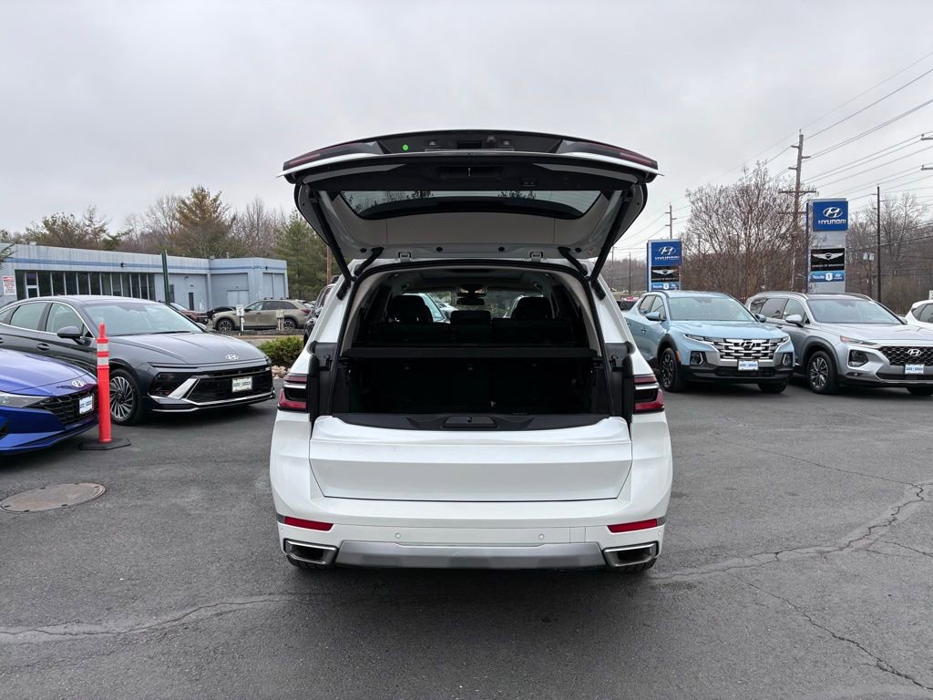 Used 2024 BMW X7 xDrive40i w/ Premium Package AWD/4WD image 11