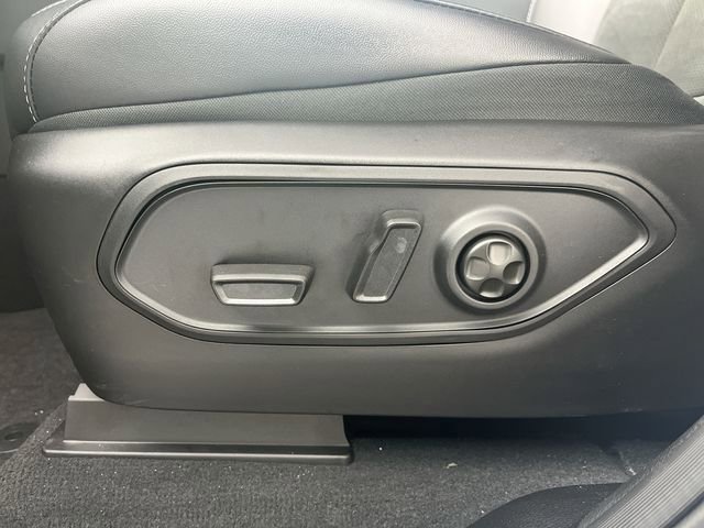 New 2025 Jeep Grand Cherokee L Altitude image 12