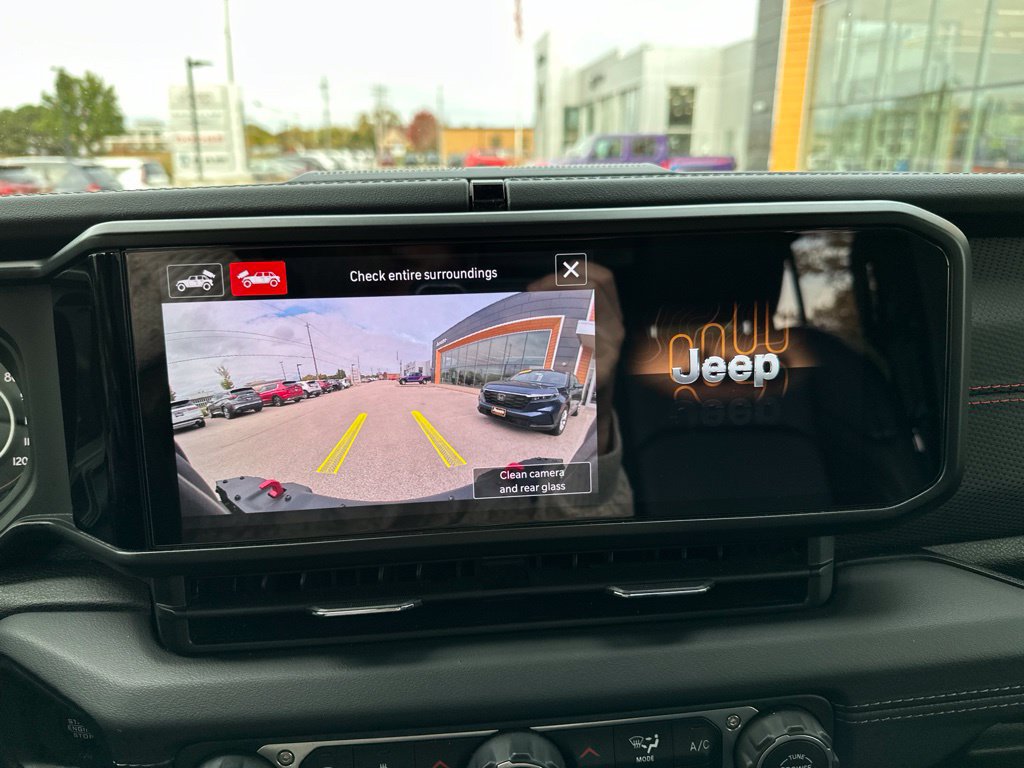Used 2024 Jeep Wrangler Unlimited Rubicon AWD/4WD image 37
