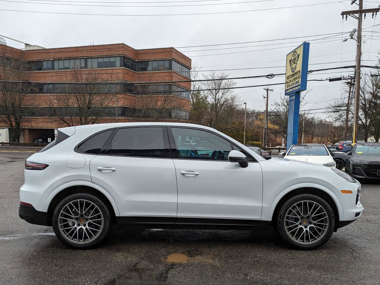 Used 2023 Porsche Cayenne Platinum Edition image 6