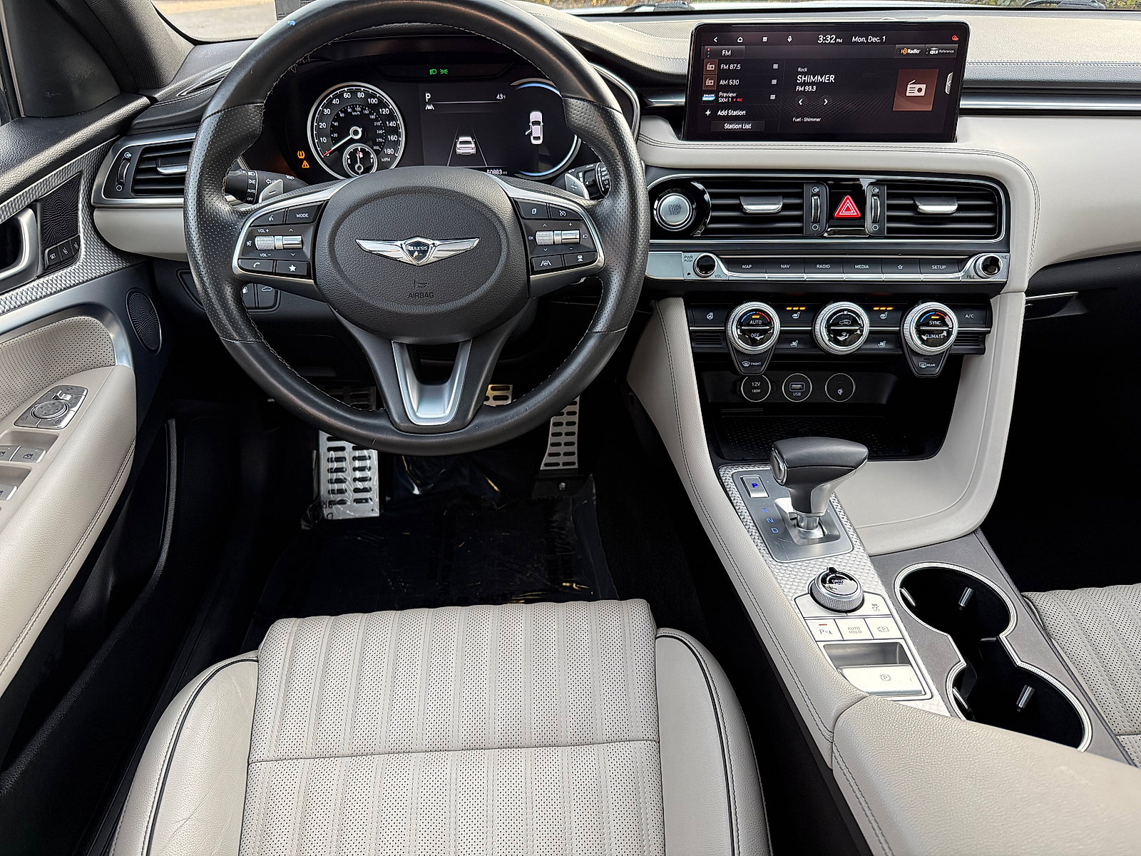 Used 2023 Genesis G70 2.0T w/ Sport Prestige Package image 11