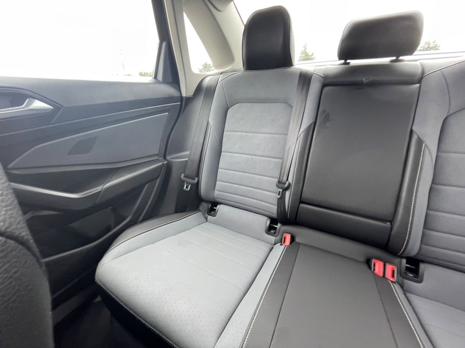 Used 2025 Volkswagen Jetta SE image 39