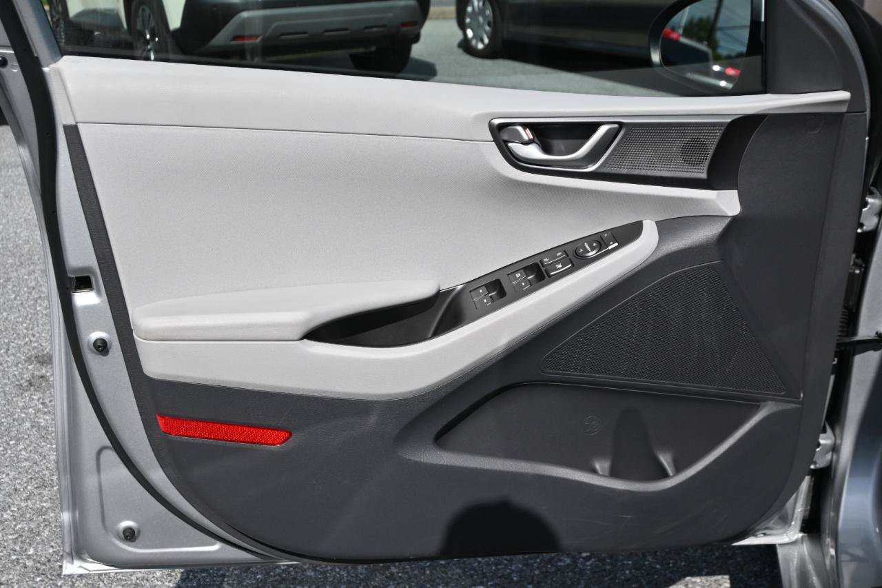 Used 2020 Hyundai Ioniq Blue FWD image 15
