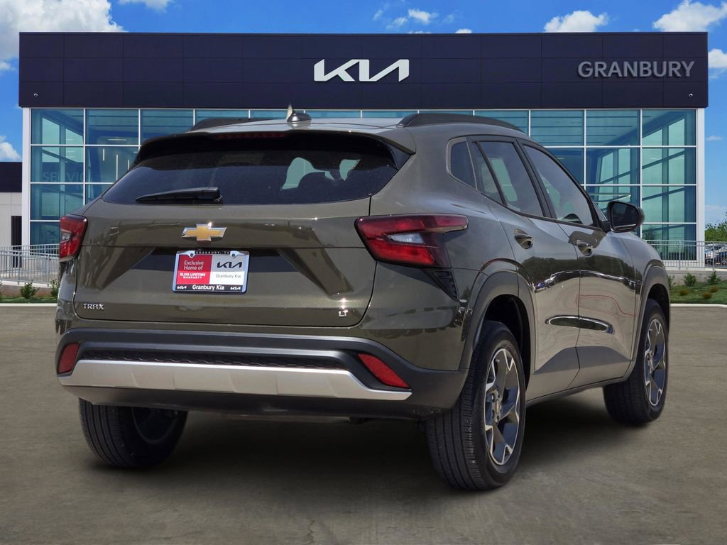 Used 2024 Chevrolet Trax LT w/ Driver Confidence Package FWD image 5