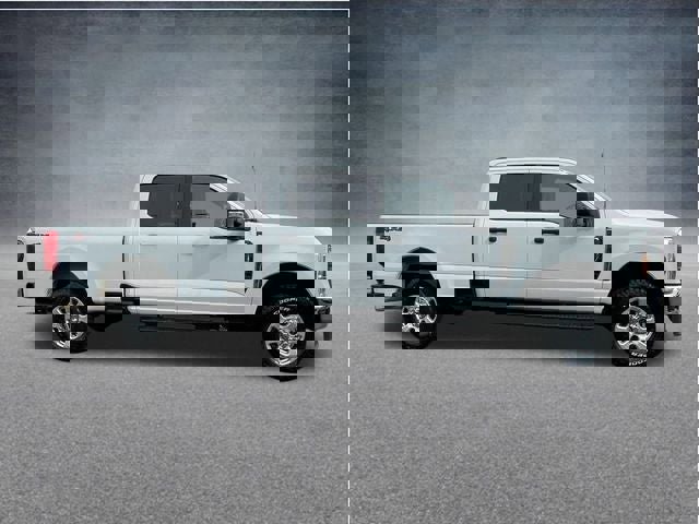 Used 2024 Ford F250 XLT image 2