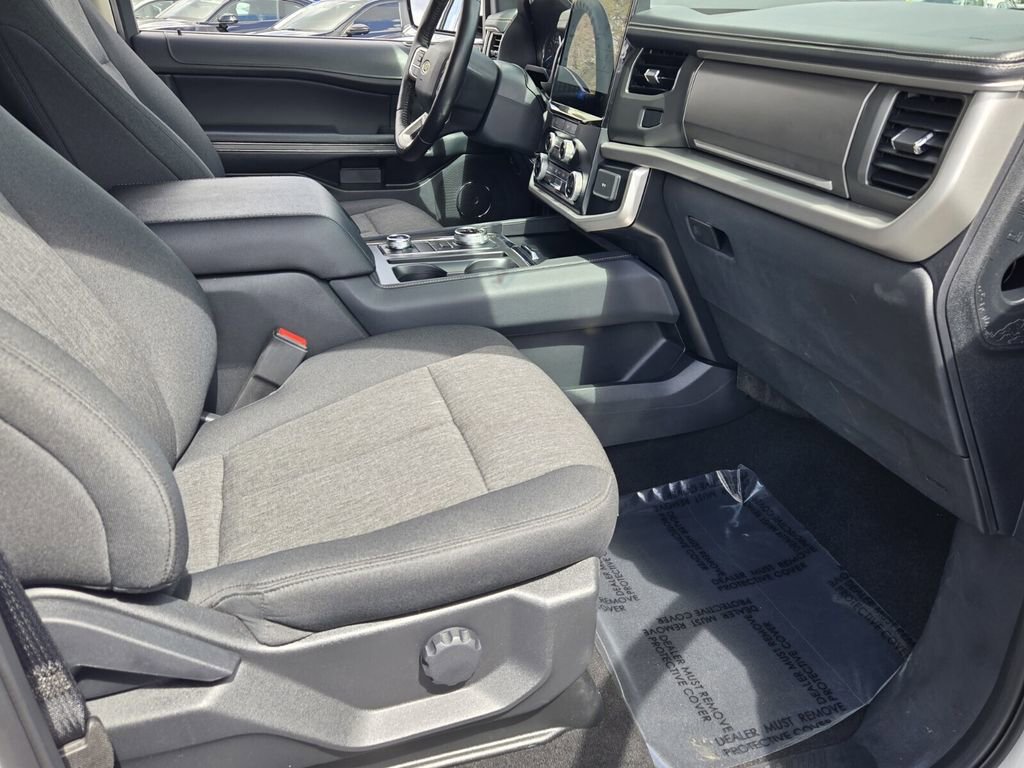 Used 2024 Ford Expedition Max XLT image 16