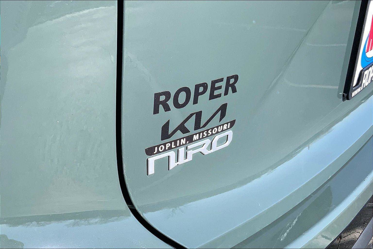 Used 2023 Kia Niro SX image 29