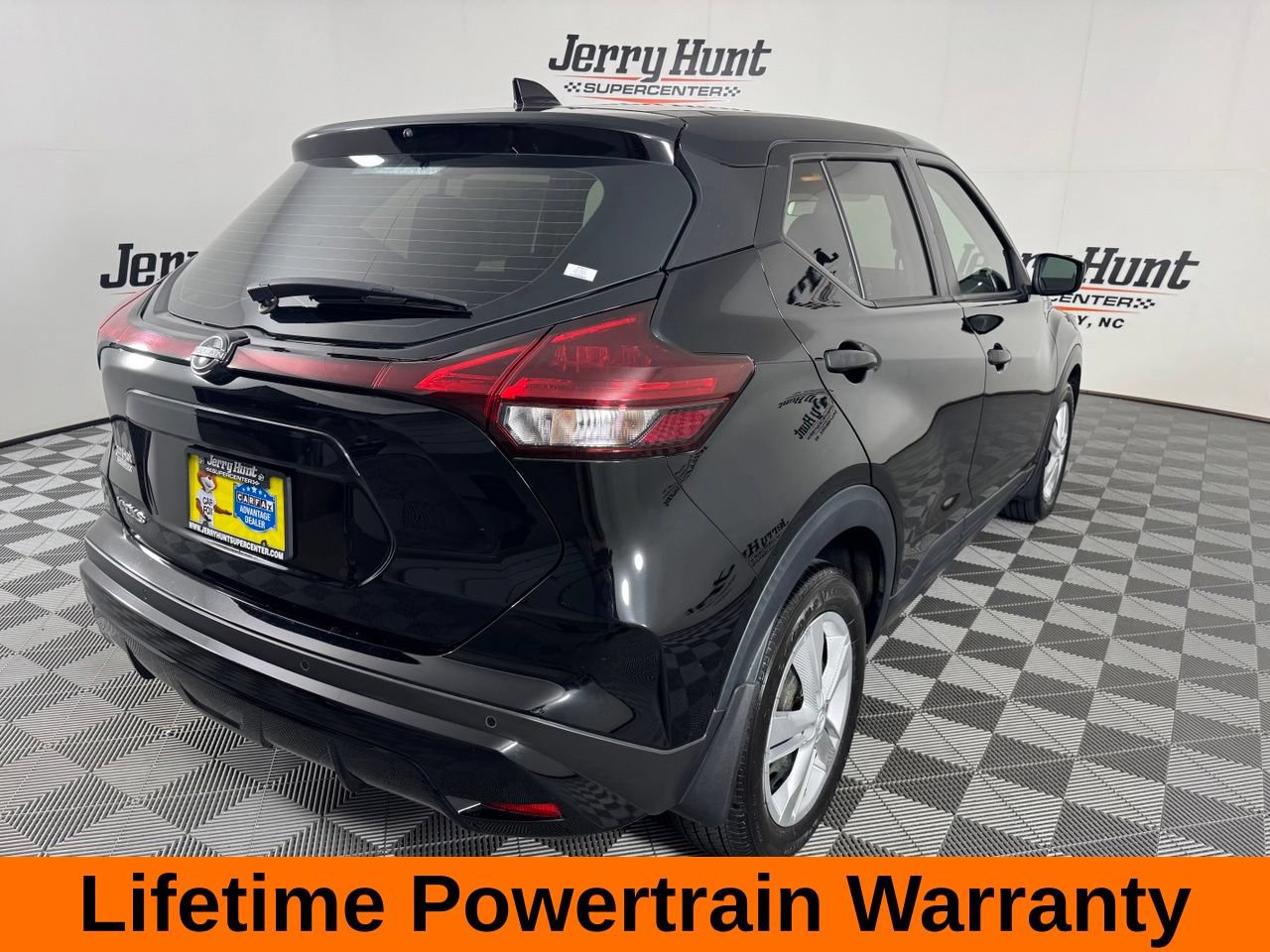 Used 2024 Nissan Kicks S FWD image 7