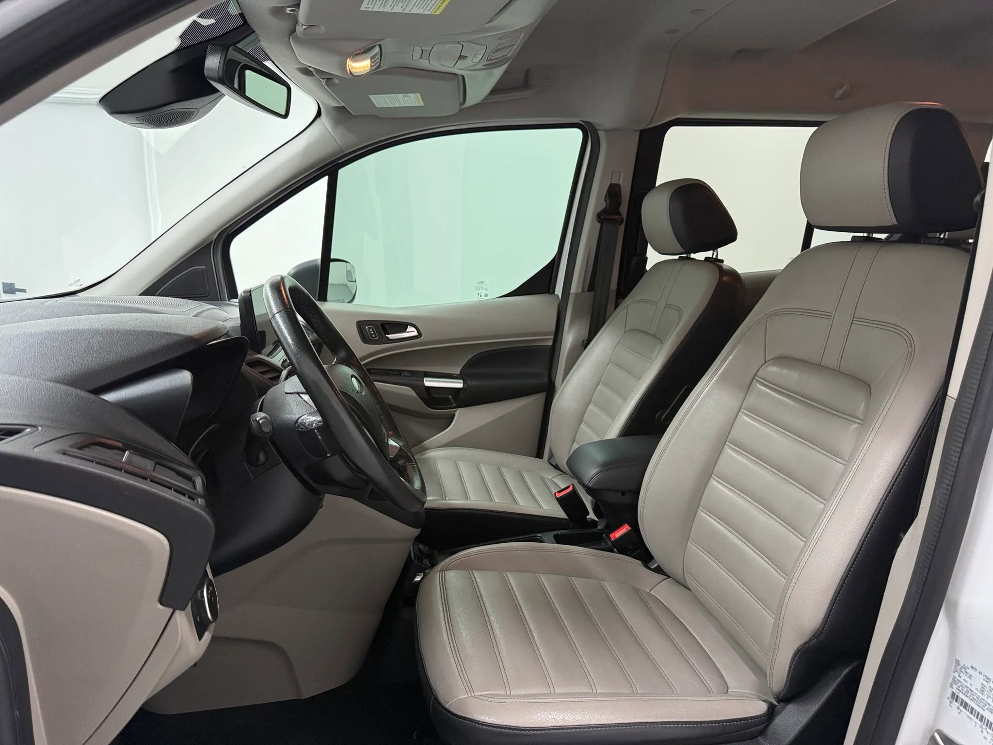 Used 2023 Ford Transit Connect XLT image 12