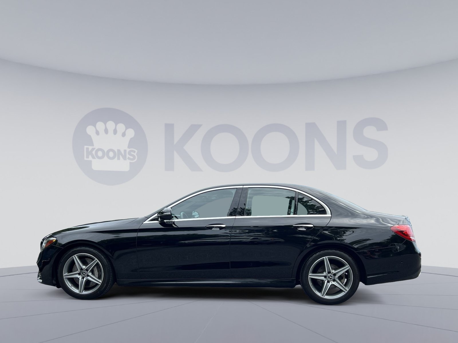 Used 2017 Mercedes-Benz E 300 4MATIC image 7