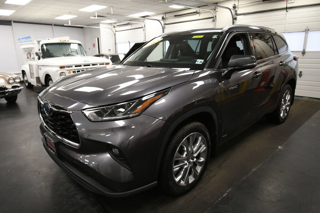 Used 2021 Toyota Highlander Limited image 3