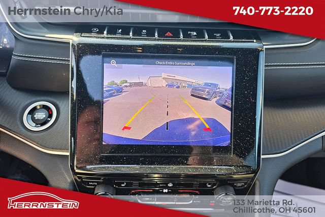 Used 2023 Jeep Grand Cherokee Altitude AWD/4WD image 16