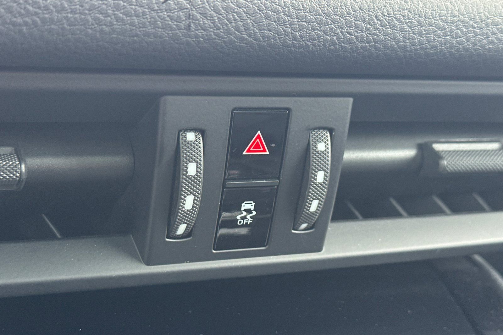 Used 2024 Porsche Cayenne image 31