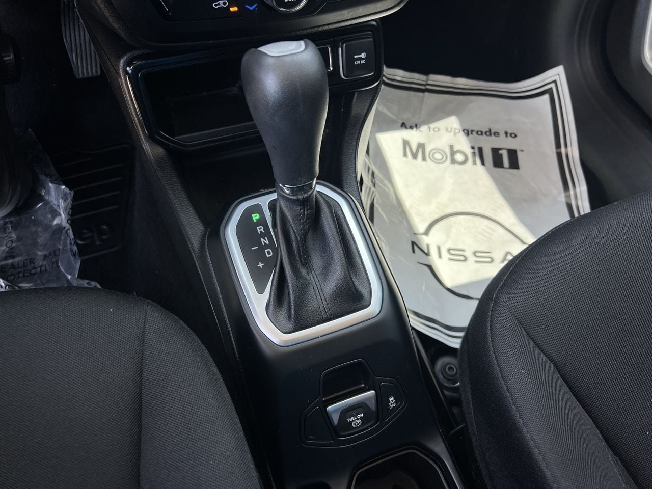 Used 2018 Jeep Renegade Latitude FWD image 19