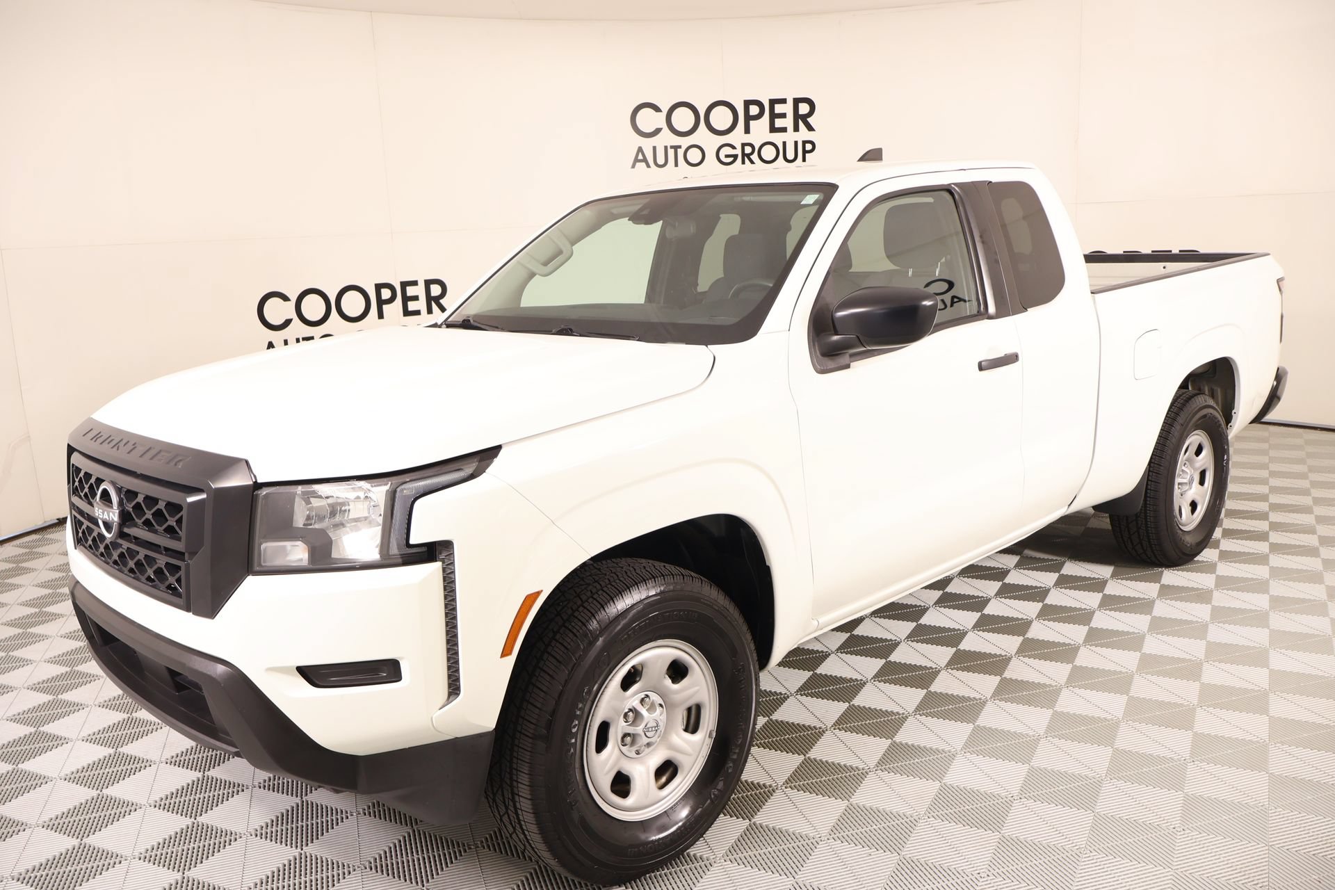 Used 2022 Nissan Frontier S RWD image 9
