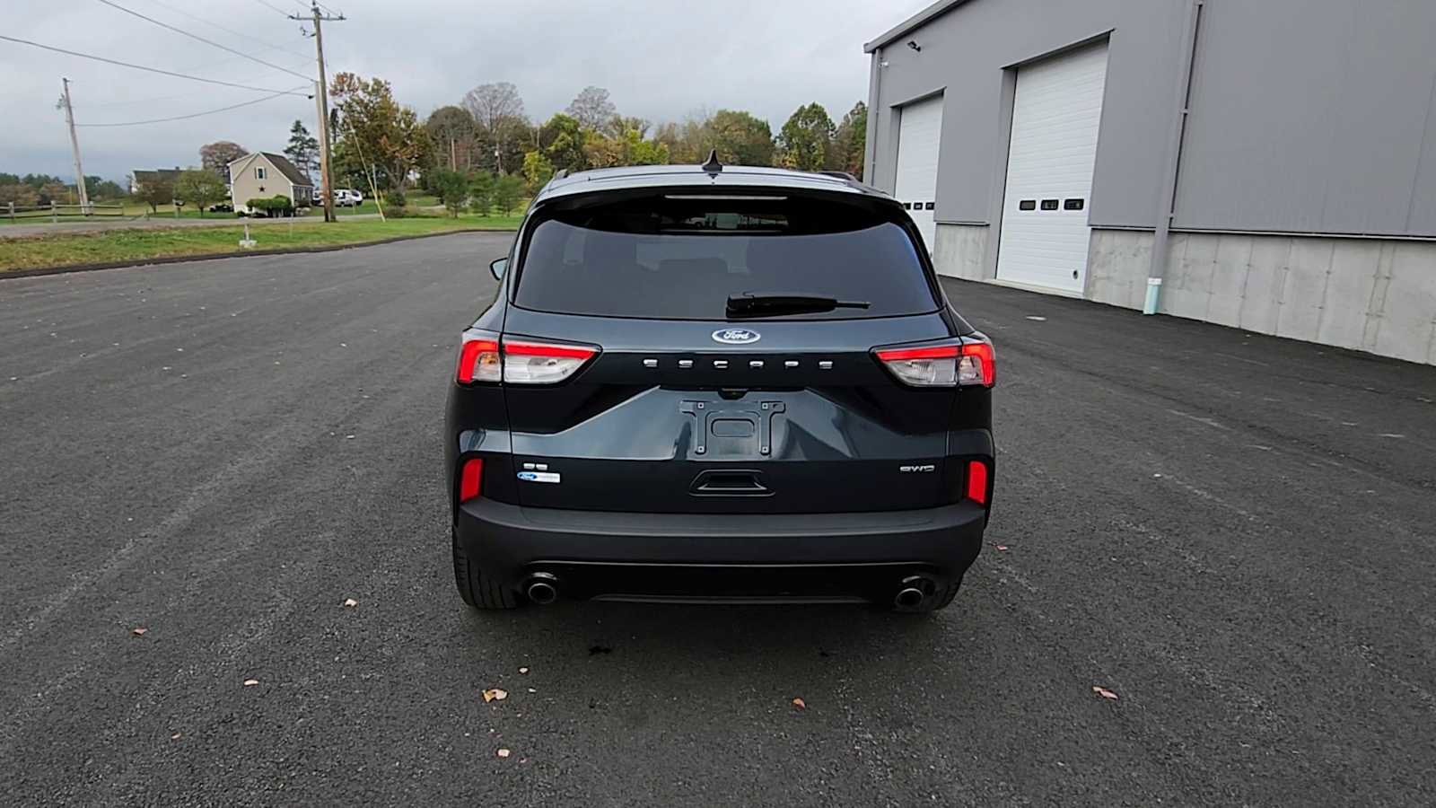Used 2022 Ford Escape SE w/ SE Sport Appearance Package image 3