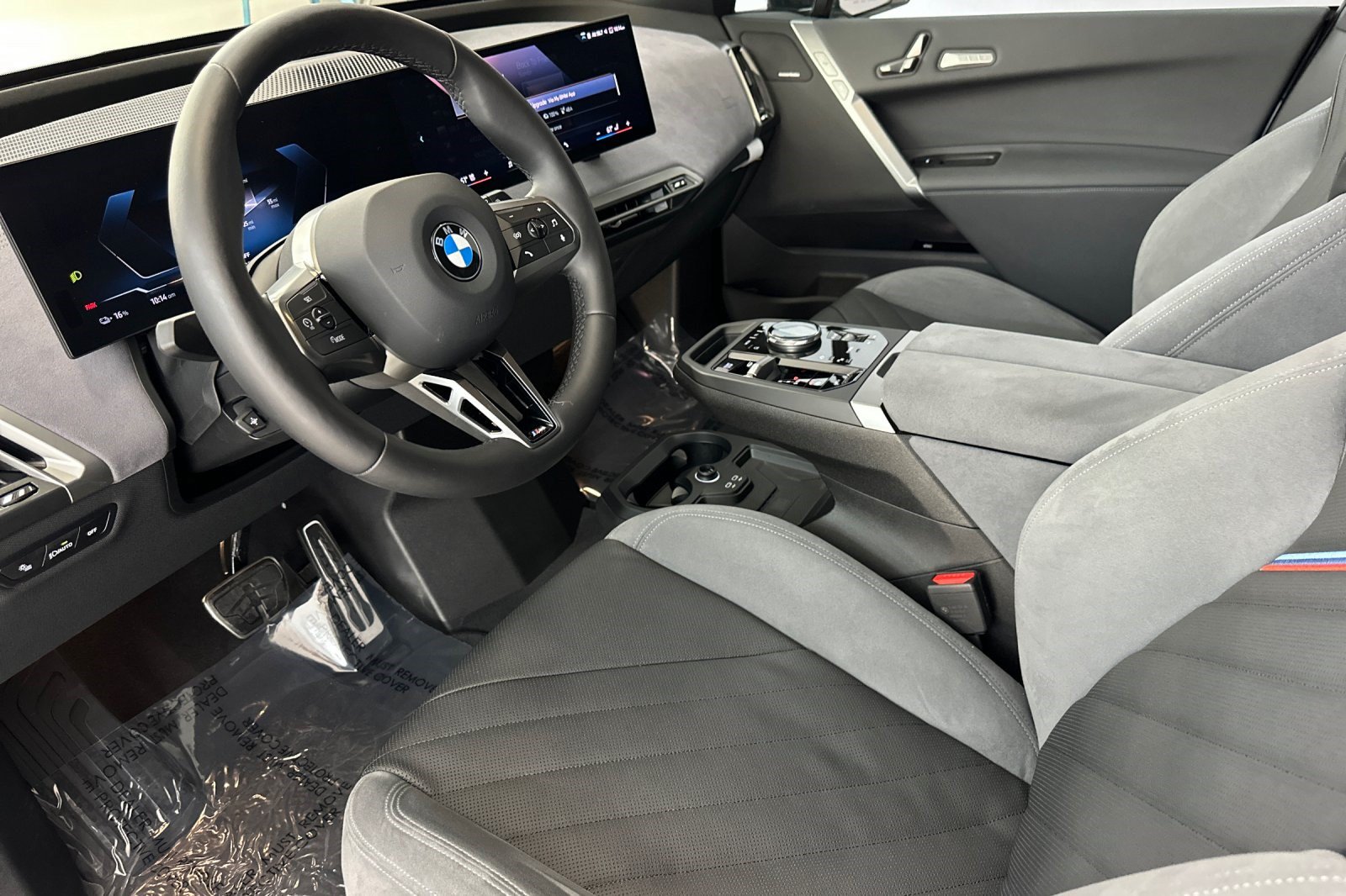 Used 2026 BMW iX xDrive45 w/ M Sport Package AWD/4WD image 4