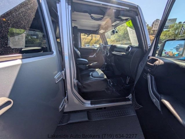 Used 2013 Jeep Wrangler Unlimited Sahara w/ Connectivity Group AWD/4WD image 15