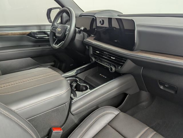 Used 2025 Chevrolet Suburban High Country AWD/4WD image 24