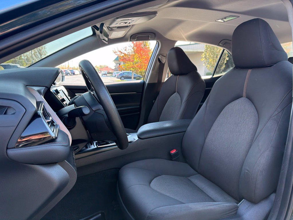 Used 2020 Toyota Camry LE FWD image 13