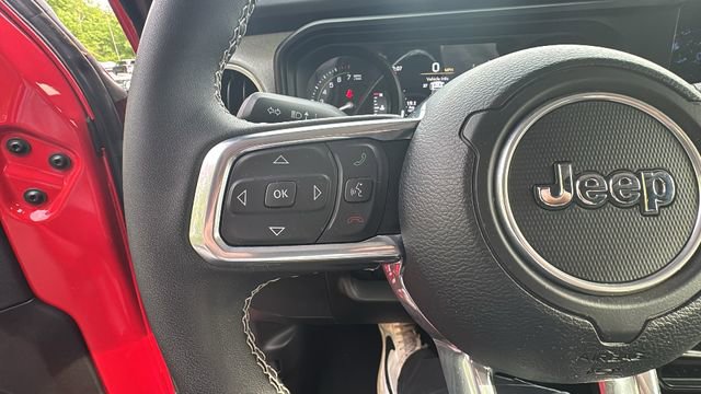 Used 2025 Jeep Wrangler Unlimited Sahara AWD/4WD image 17
