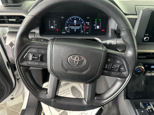 Used 2025 Toyota Tacoma SR5 AWD/4WD image 12