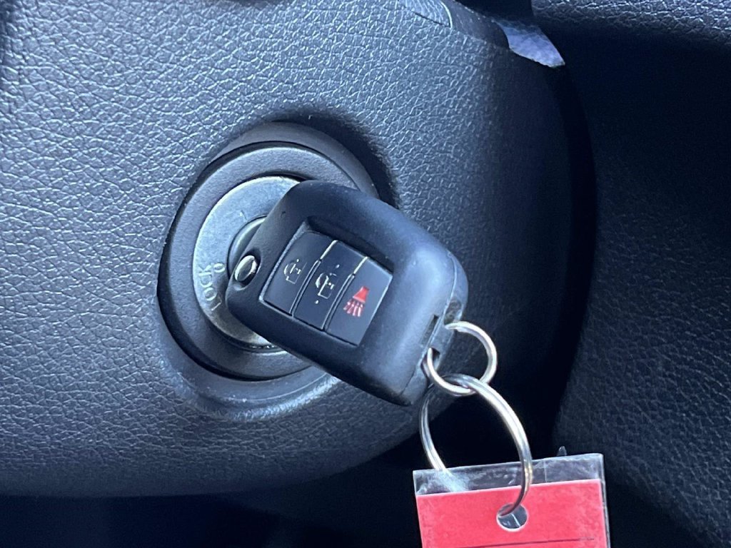 Used 2019 Nissan Rogue S FWD image 30