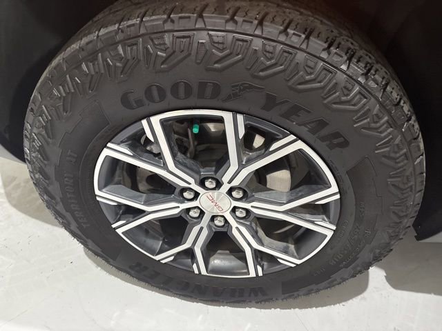 Used 2024 GMC Acadia AT4 w/ Luxury Package image 38