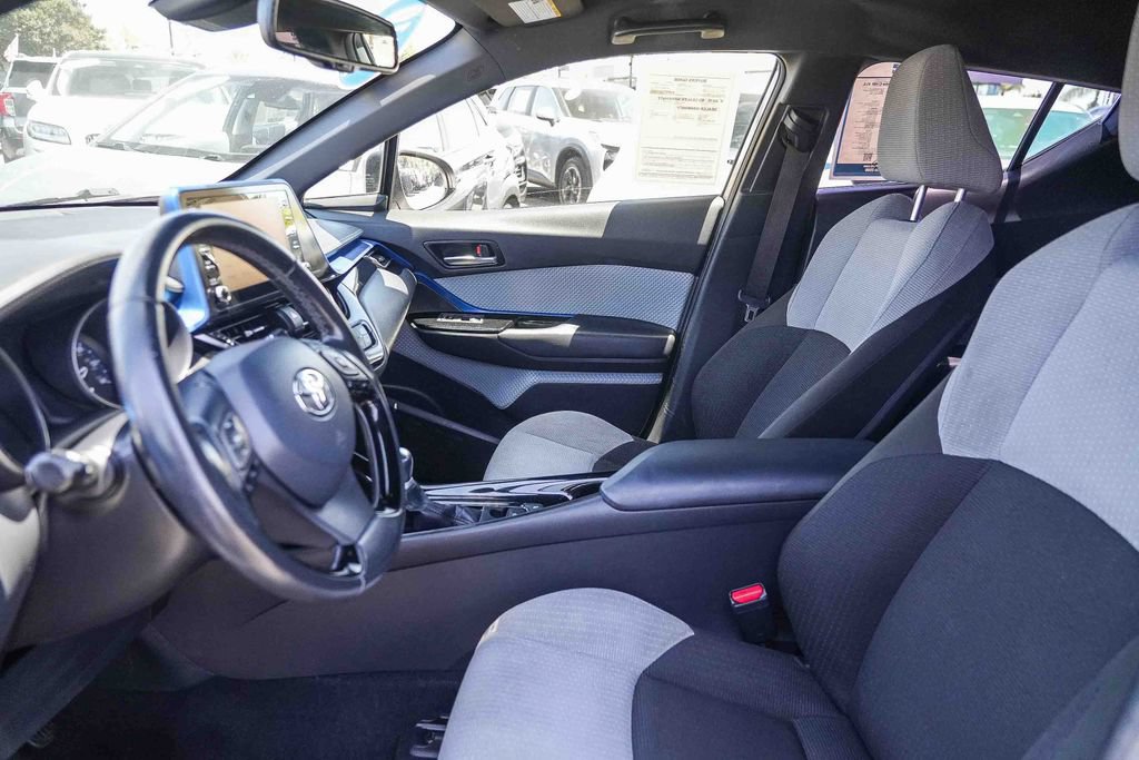 Used 2019 Toyota C-HR XLE FWD image 21