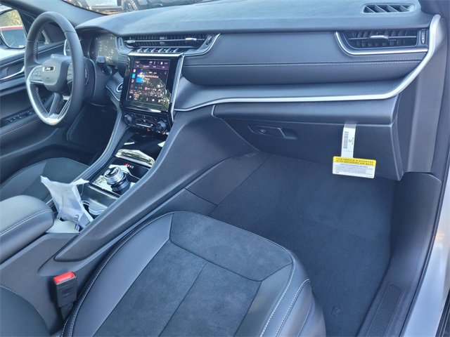 New 2025 Jeep Grand Cherokee Altitude image 18