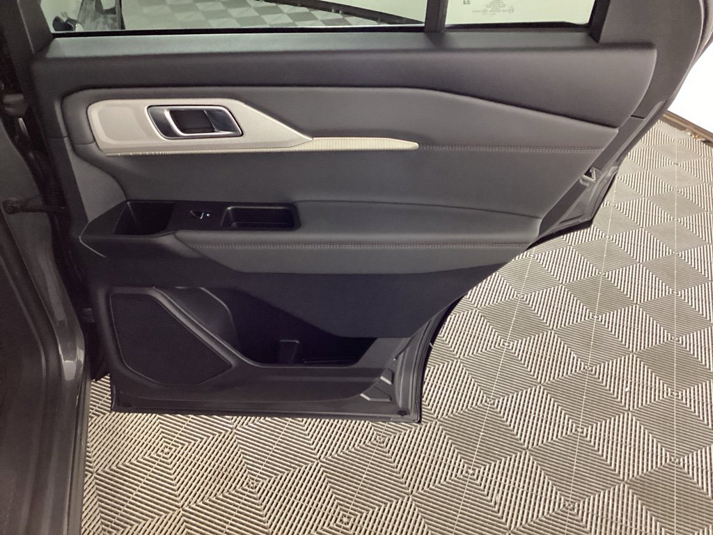 Used 2025 Ford Explorer Active w/ Active Comfort Package image 12