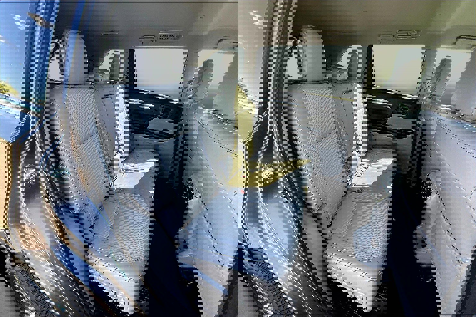 Used 2018 Toyota Highlander LE image 25