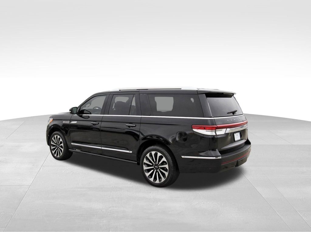 Used 2022 Lincoln Navigator L Reserve image 3