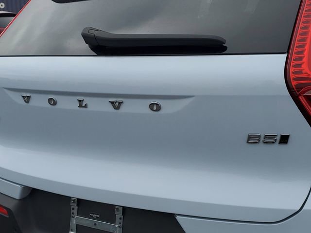 Used 2025 Volvo XC40 B5 Core image 31