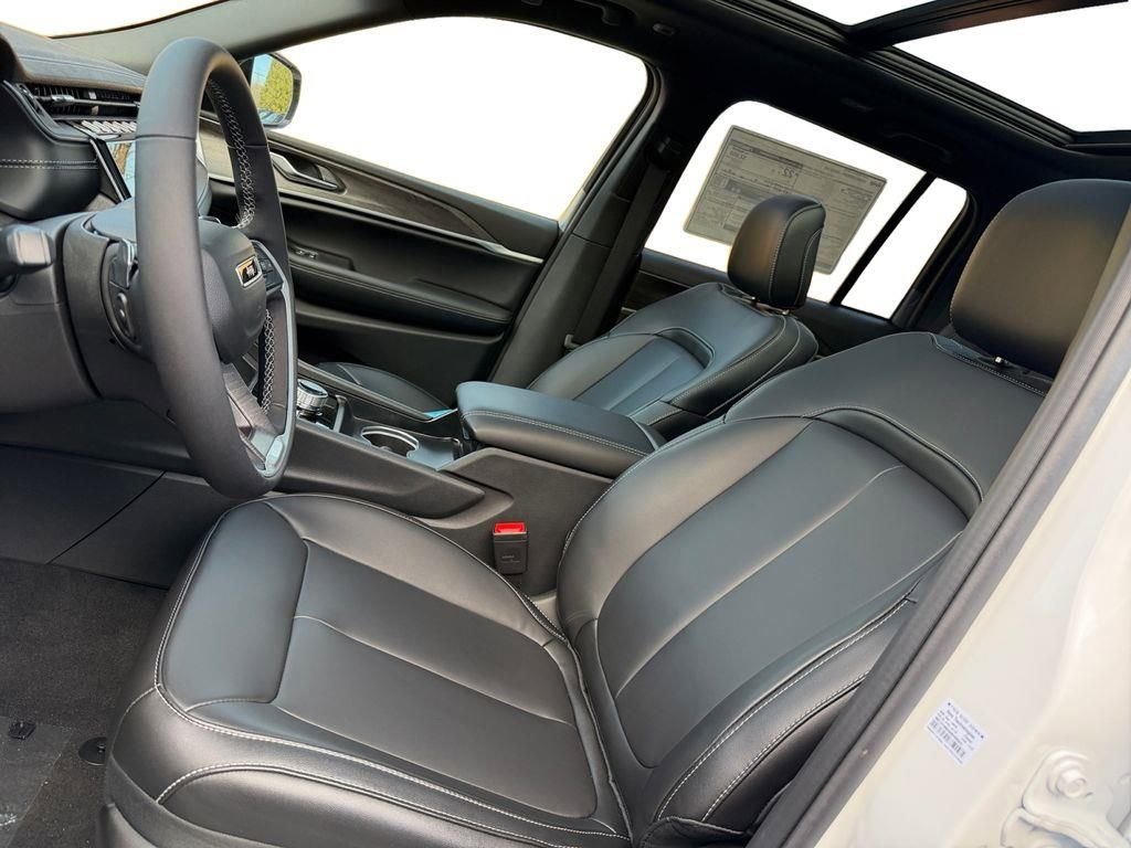 New 2025 Jeep Grand Cherokee Limited w/ MOPAR Finishing Package image 9